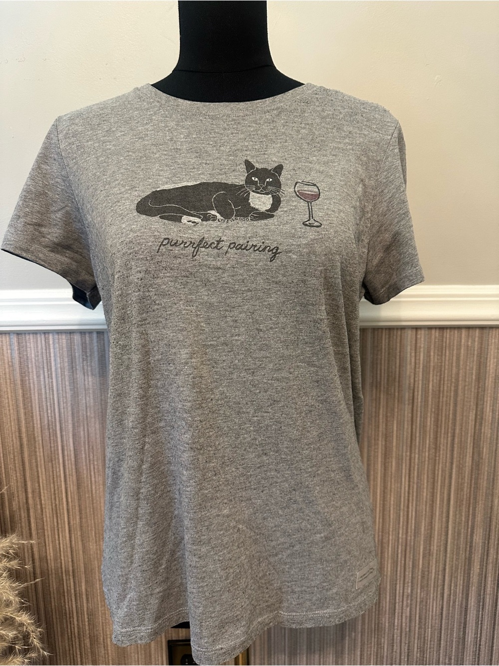 Life Is Good Purrfect Pairing Cat & Wine Graphic Tee Gray Short Sleeve Size M